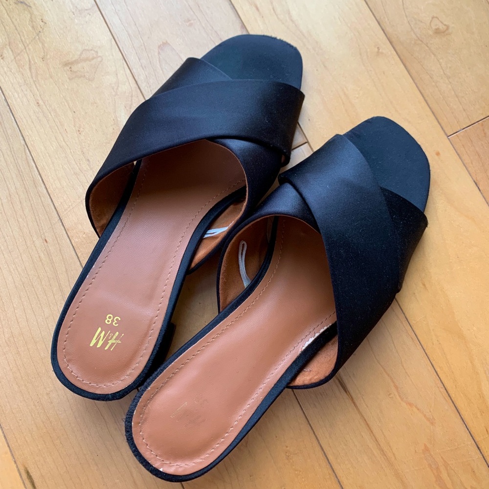 Cross cross wedge heel